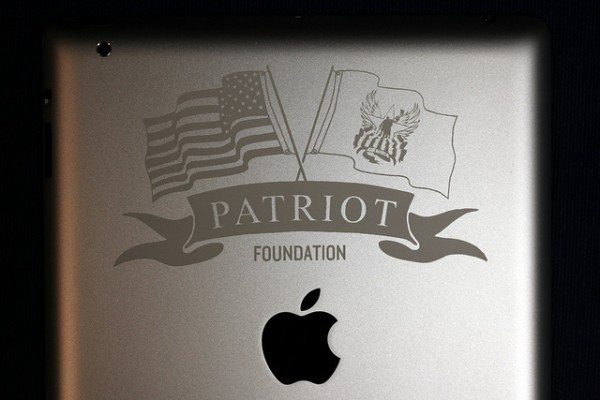 flags-engraved-on-ipad